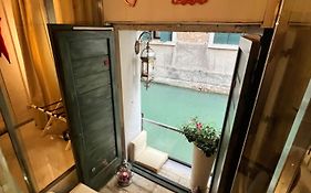 Venice Luxury Watersdoor